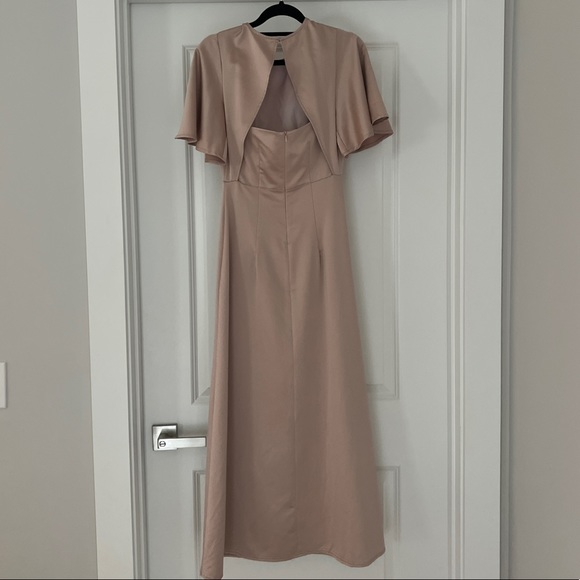 Elegant mauve pink dress with 2 slits in the front and pretty back detail. - Picture 2 of 2